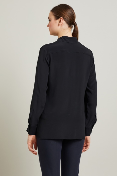 Camicia con accessorio a fiore