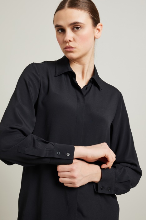 Camicia con accessorio a fiore