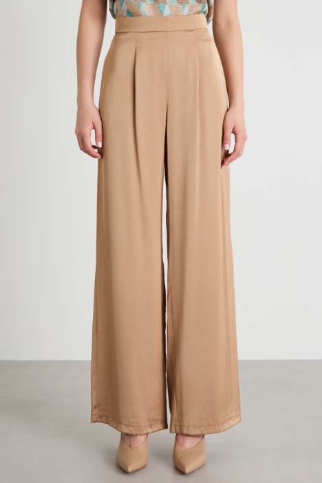 Pantalones plisados ​​de satén