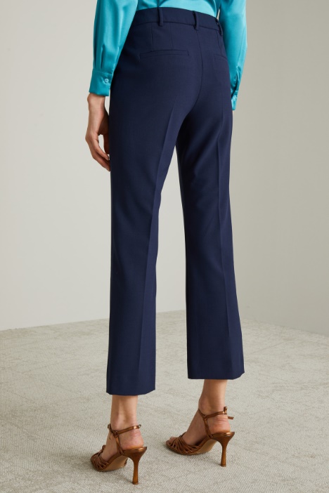 Pantalón acampanado de lona elástica