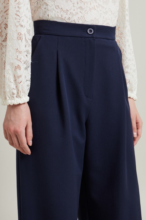 Pantaloni ampi in gabardina