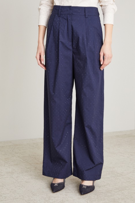 Pantaloni con micro strass