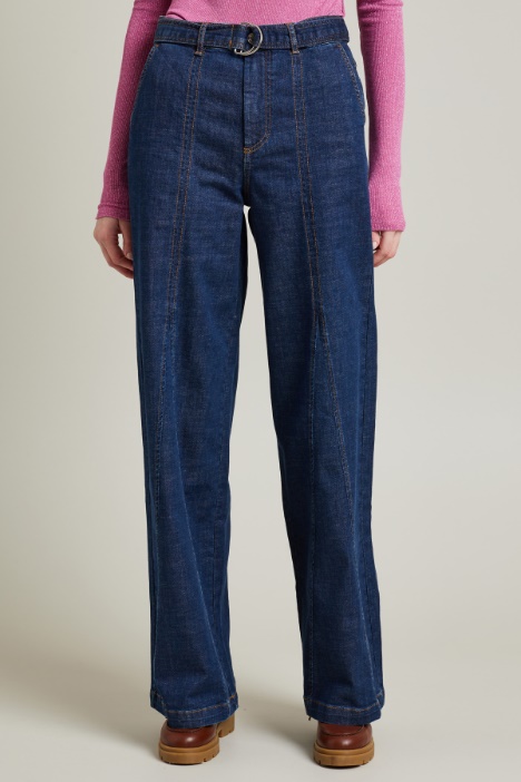 Jeans svasati con cintura