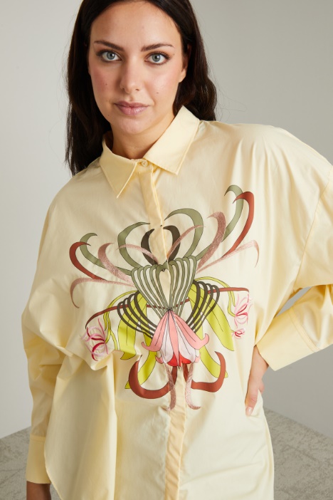 Camicia con ricamo