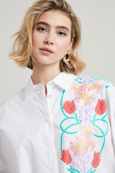 Camicia con ricamo