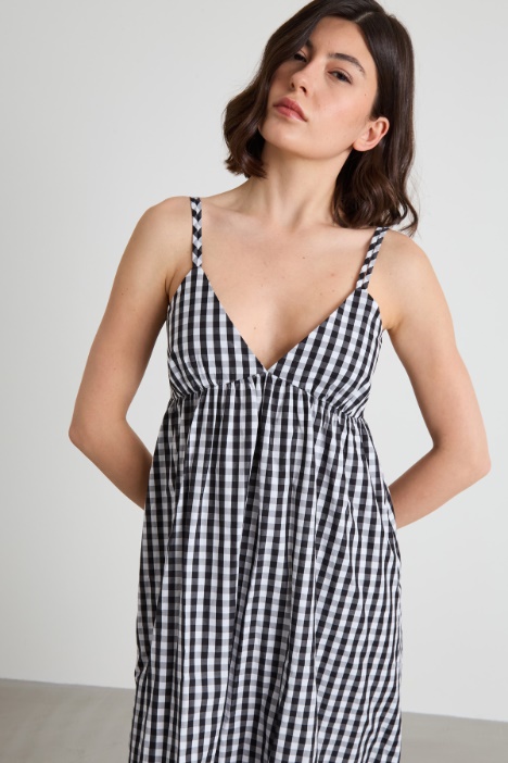 Abito con motivi arricciati