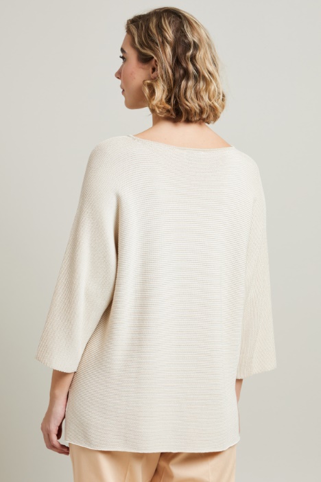 Maglia con scollo a barchetta