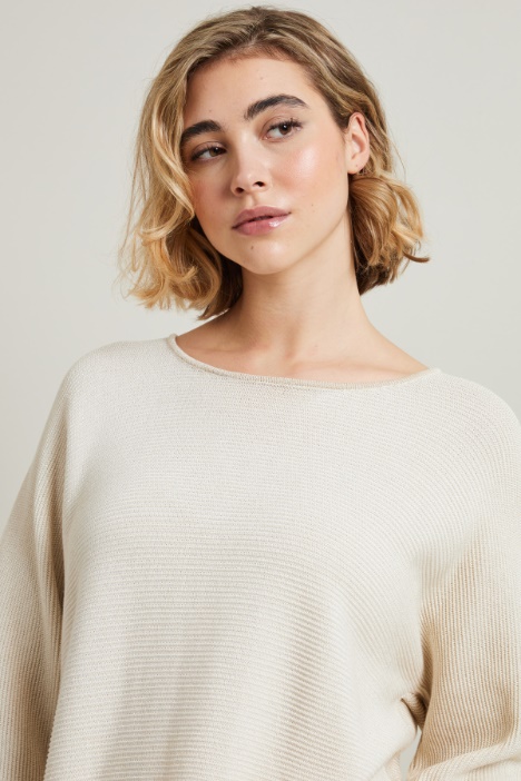 Maglia con scollo a barchetta