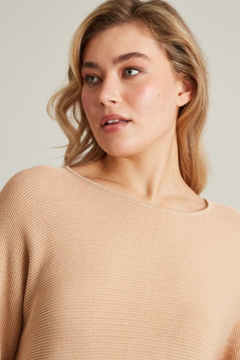 Maglia con scollo a barchetta