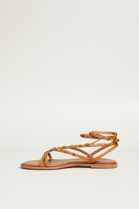 Sandali in pelle con borchie