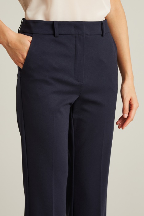 Pantaloni flare