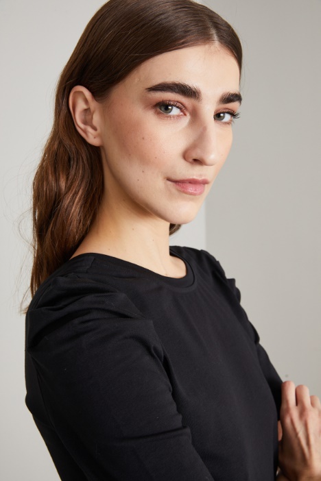 T-shirt con maniche a sbuffo