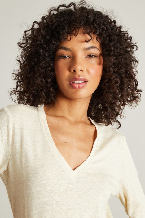 T-shirt in lino con scollo a V