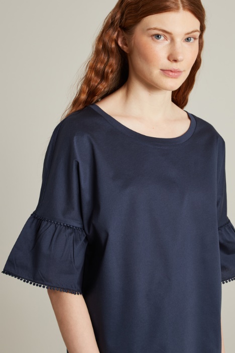 Camiseta con mangas corola