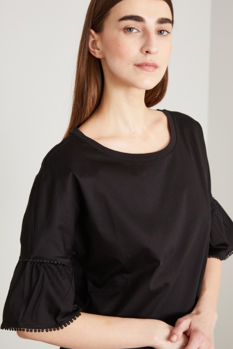 Camiseta con mangas corola