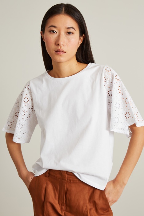 T-shirt with Sangallo sleeves Intrend