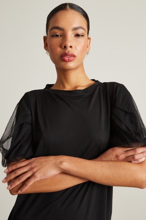 T-shirt con maniche in tulle