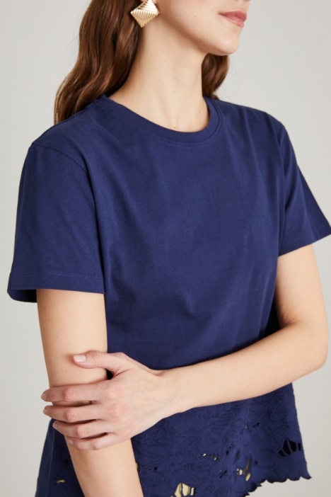 Camiseta con bordado