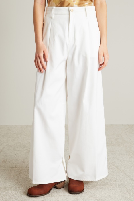 Pantaloni morbidi in gabardina