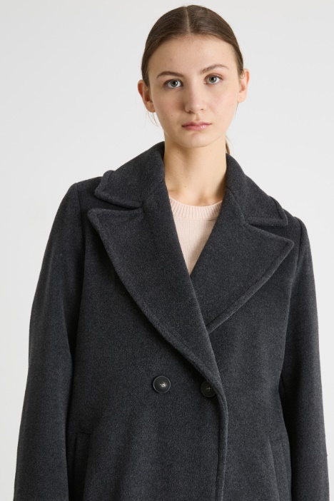 Cappotto con maxi rever