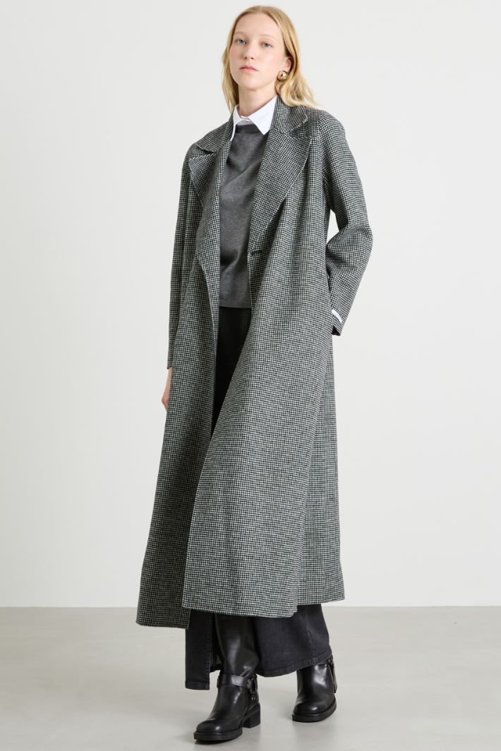 Coat with maxi lapels Intrend
