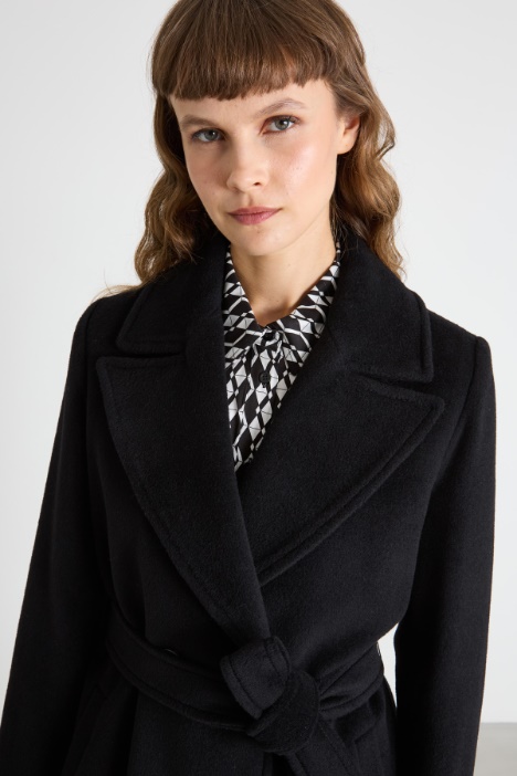 Cappotto con maxi rever