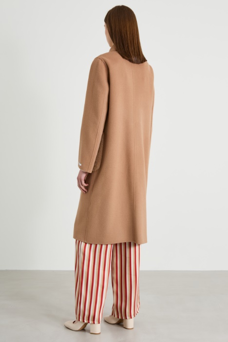 Abrigo con detalles de peluche