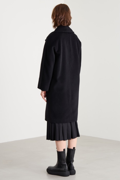 Cappotto doppiopetto con maxi rever