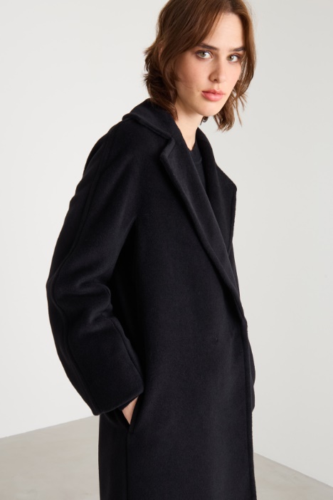 Cappotto doppiopetto con maxi rever
