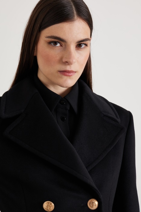 Abrigo entallado de paño