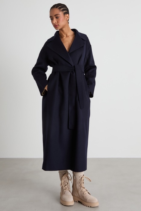 Abrigo de lana con cinturón