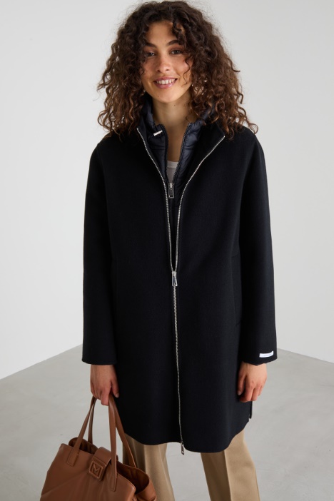 Cappotto e imbottito con cappuccio