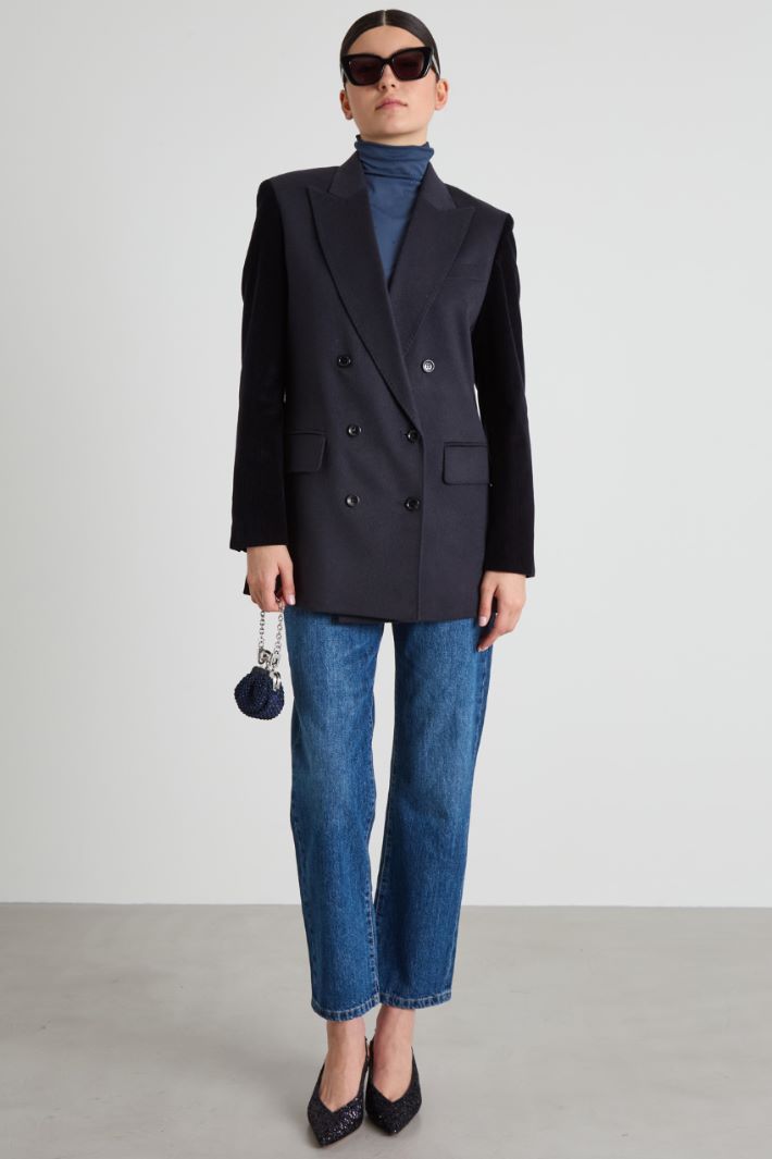 Blazer in camel and velvet Intrend