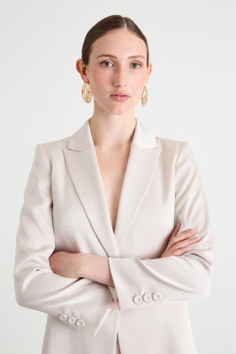 Blazer en enver satén brillante