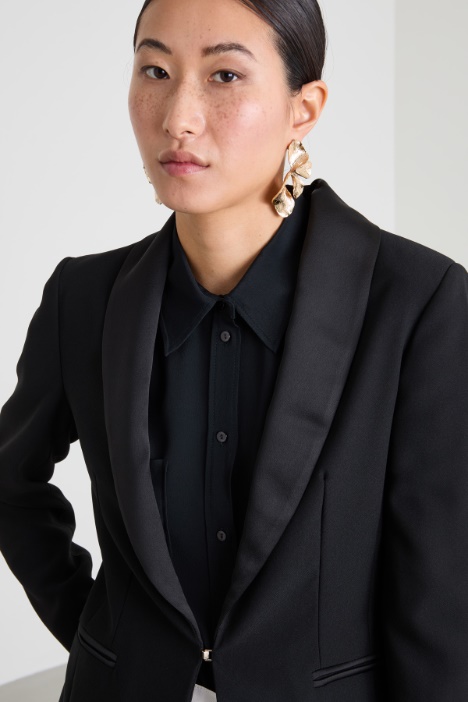 Blazer in enver satin con cintura