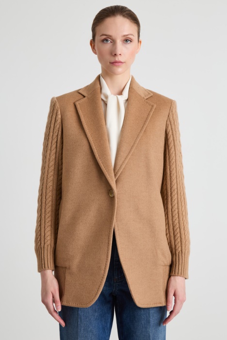 Cappotto con maniche in maglia