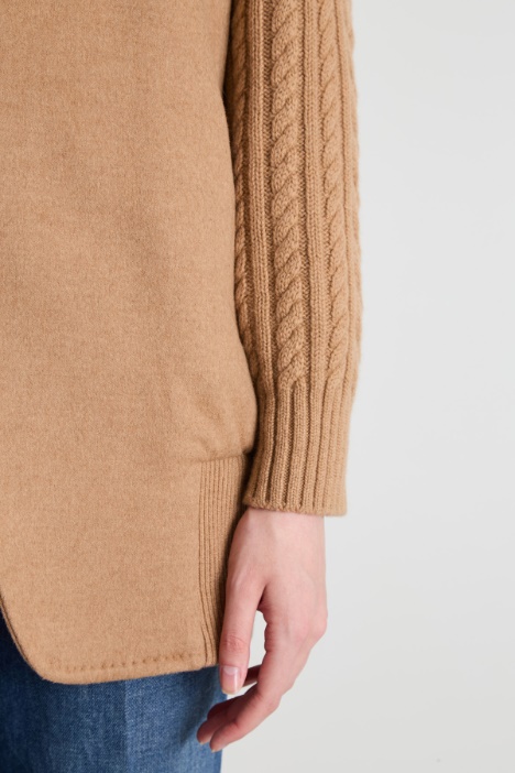 Cappotto con maniche in maglia