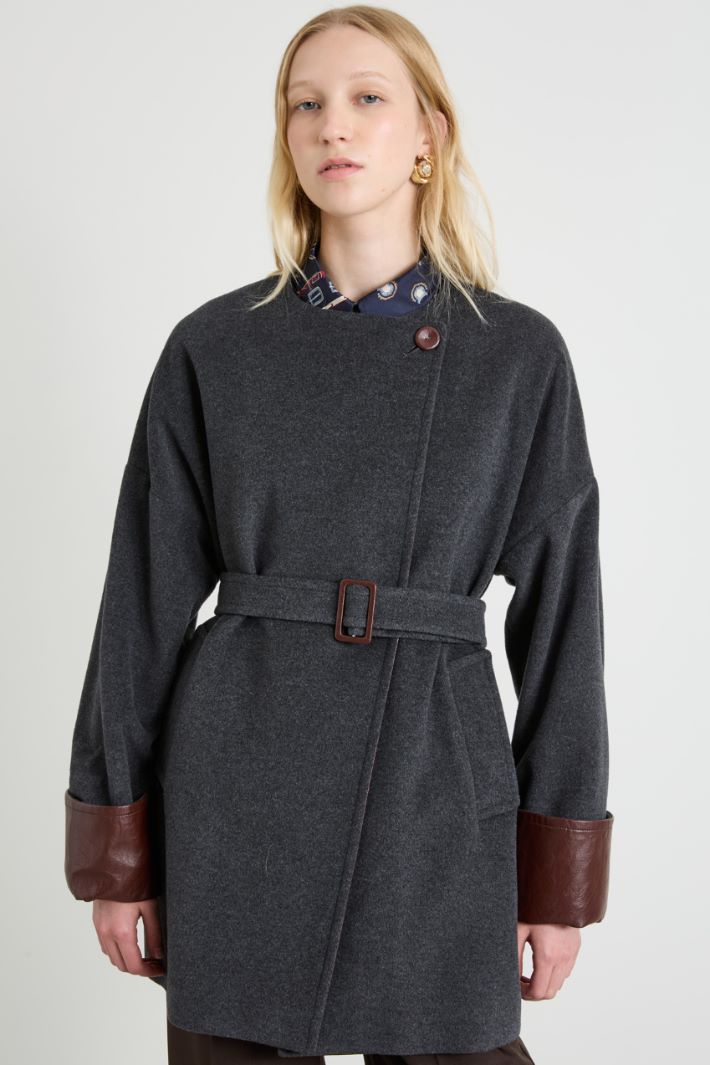 Caban con inserti in similpelle