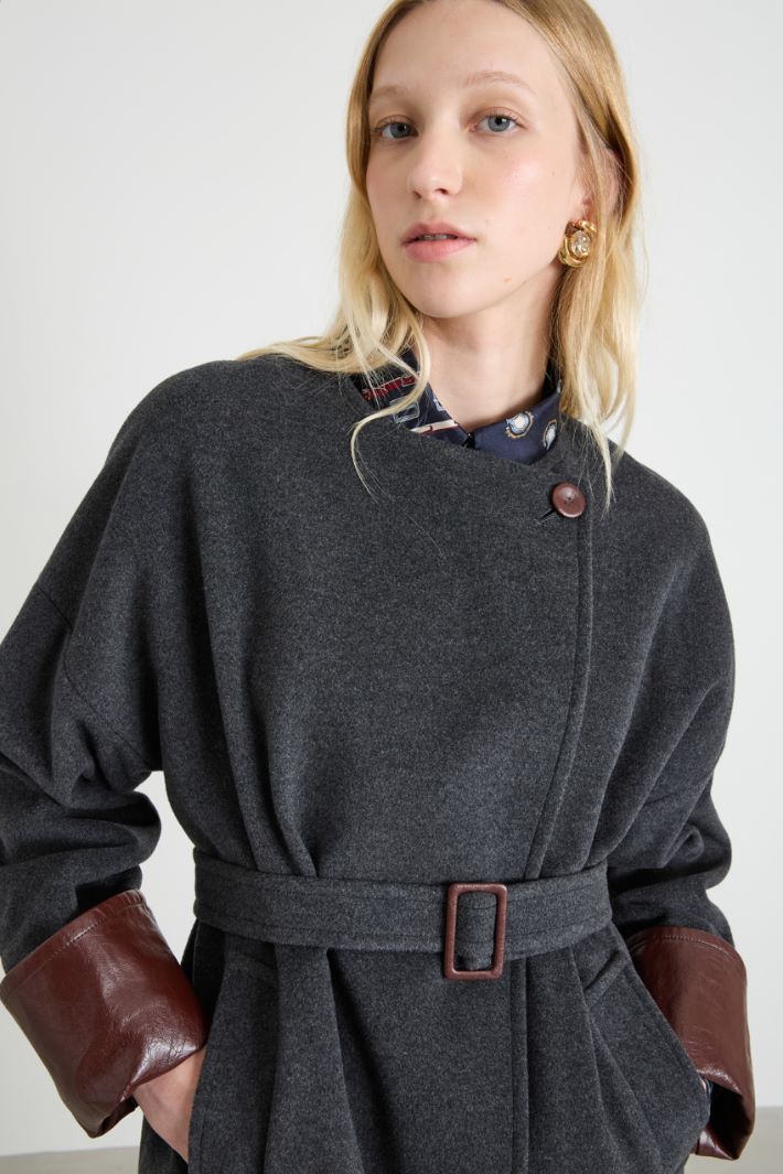 Caban con inserti in similpelle