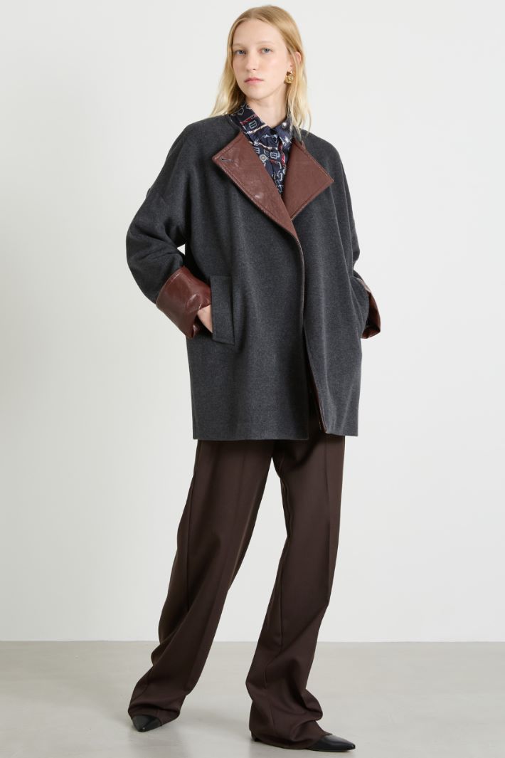 Caban con inserti in similpelle