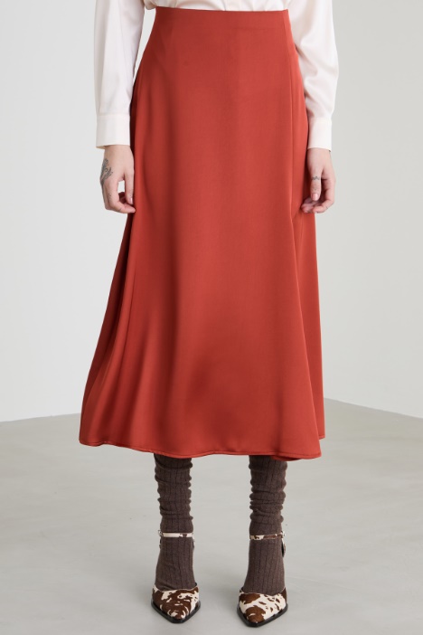 Gonna midi in raso con spacco