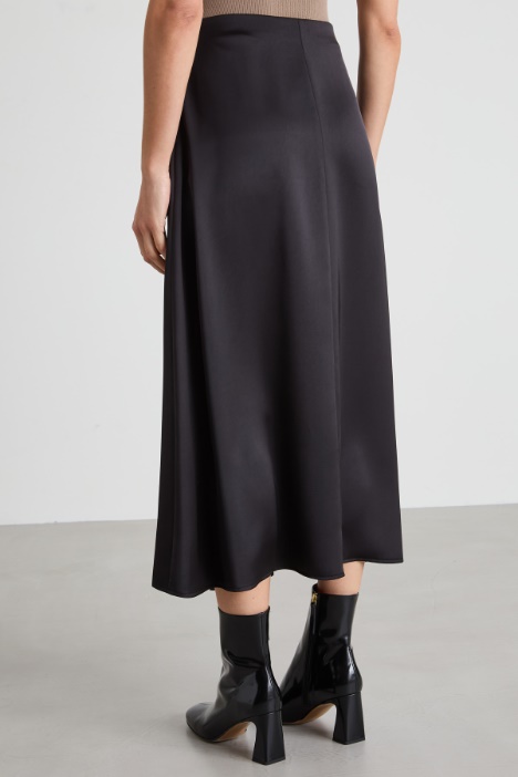 Gonna midi in raso con spacco