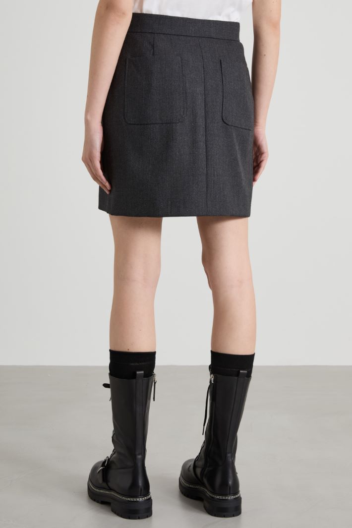 Minifalda en gabardina de lana