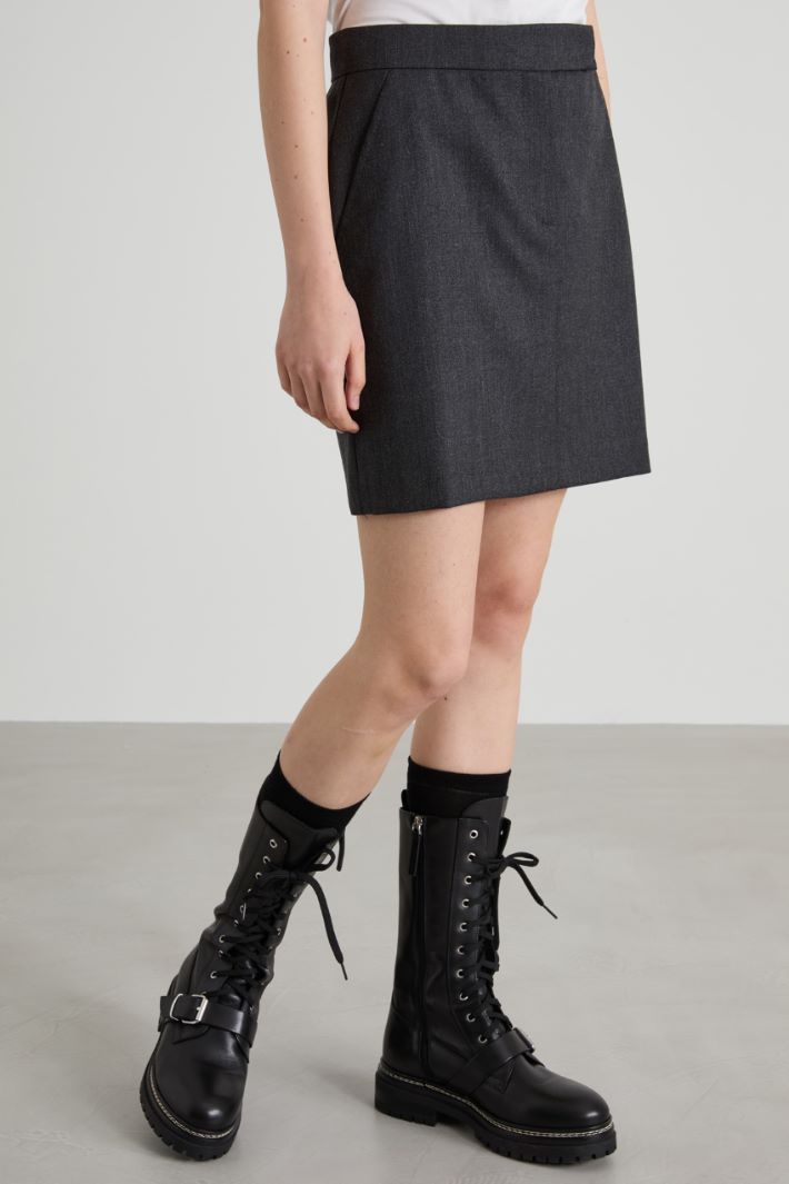 Minifalda en gabardina de lana
