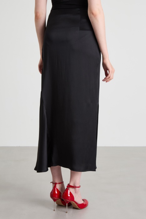 Gonna in raso con godet