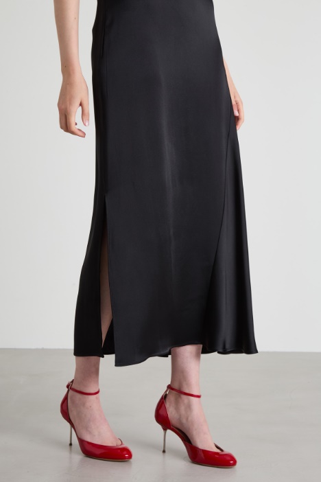 Gonna in raso con godet