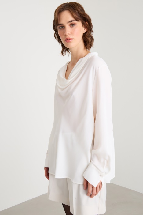 Blusa con scollo drappeggiato Intrend