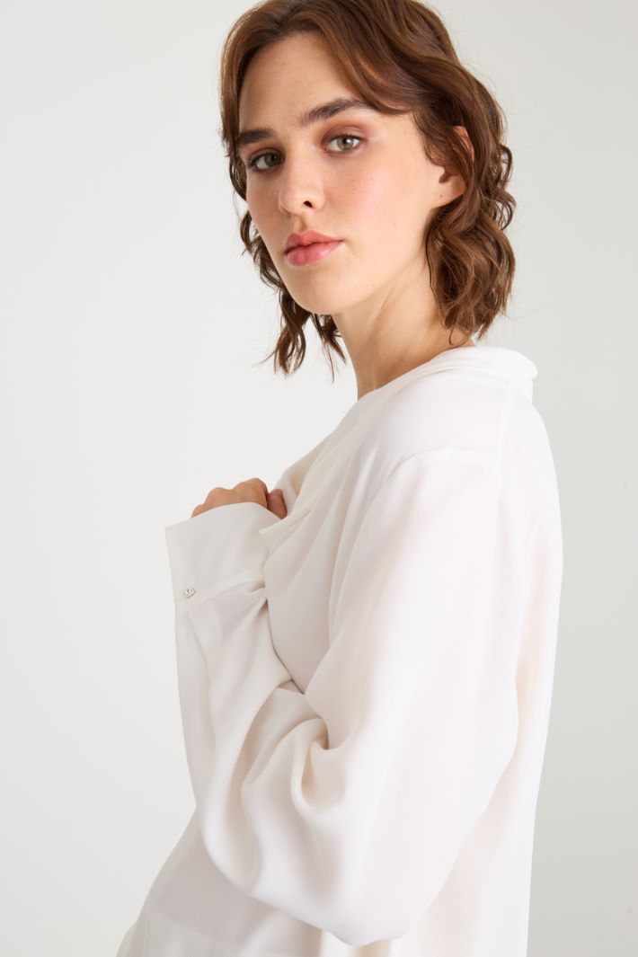 Blusa con scollo drappeggiato Intrend - 3