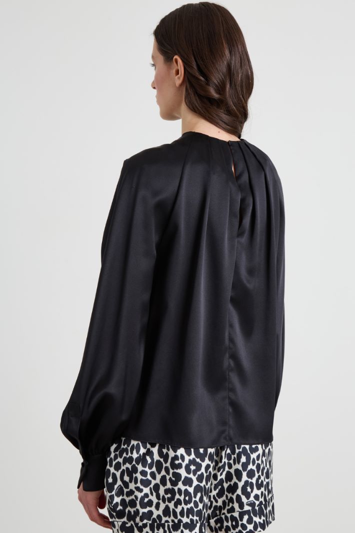 Blusa de raso de seda