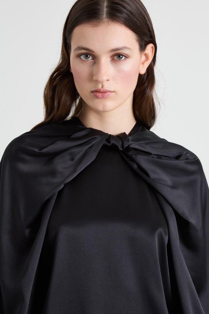 Blusa de raso de seda